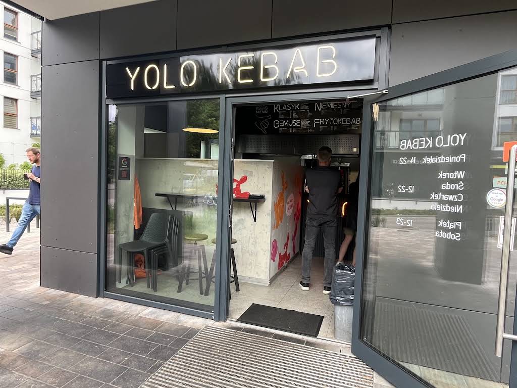 Wejście do YOLO Kebab w Gdańsku